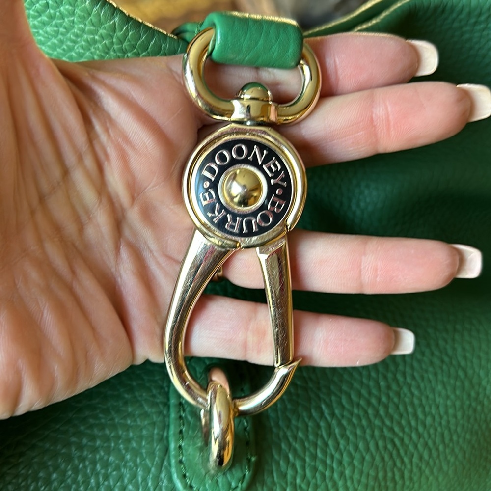 Dooney & Bourke 💚 Green classic Dooney Belvedere 💚 Gorgeous in person! 💐